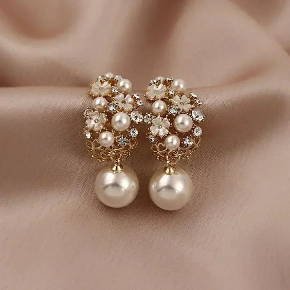 Boucles d'oreilles — Fleurs Élégantes avec Perles